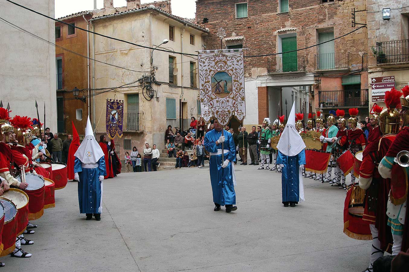 foto-12-procesion-estandartes-pregon-andorra-semana-santa